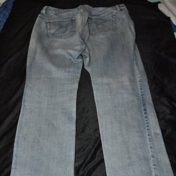 Chico's Ultimate Fit Slim Jeans, size 1.5 short - Picture 3 of 6